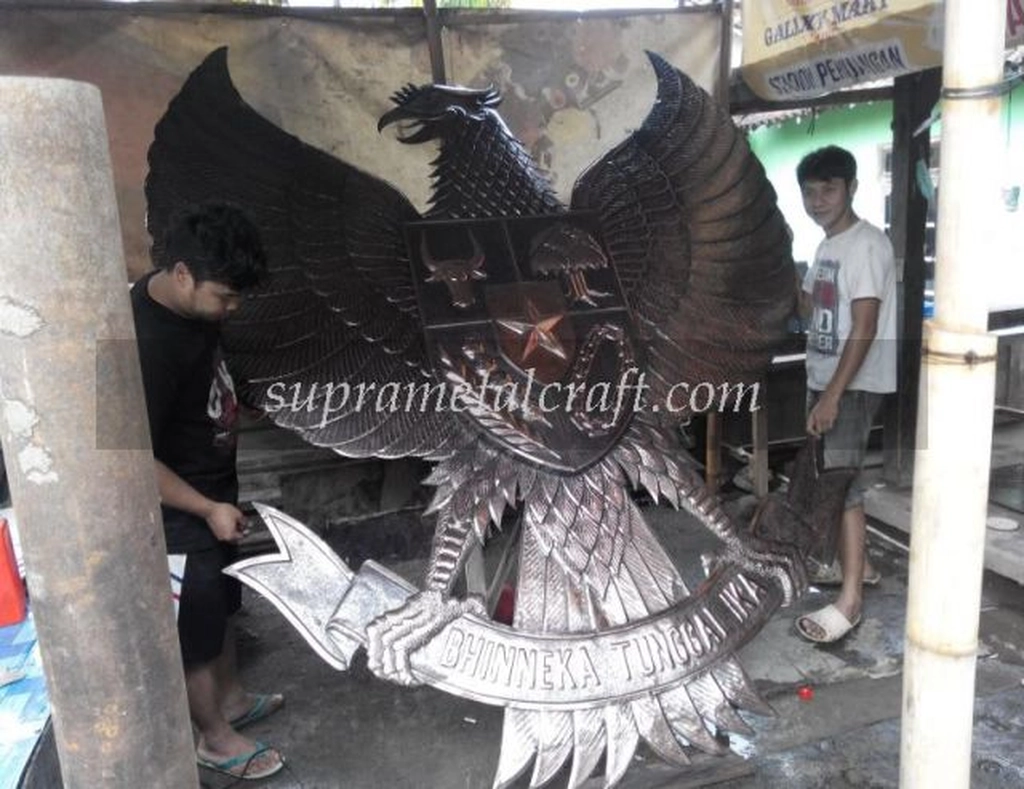 Lambang-Garuda-tembaga-perbatasan-Indonesia-PapuaNugini-188