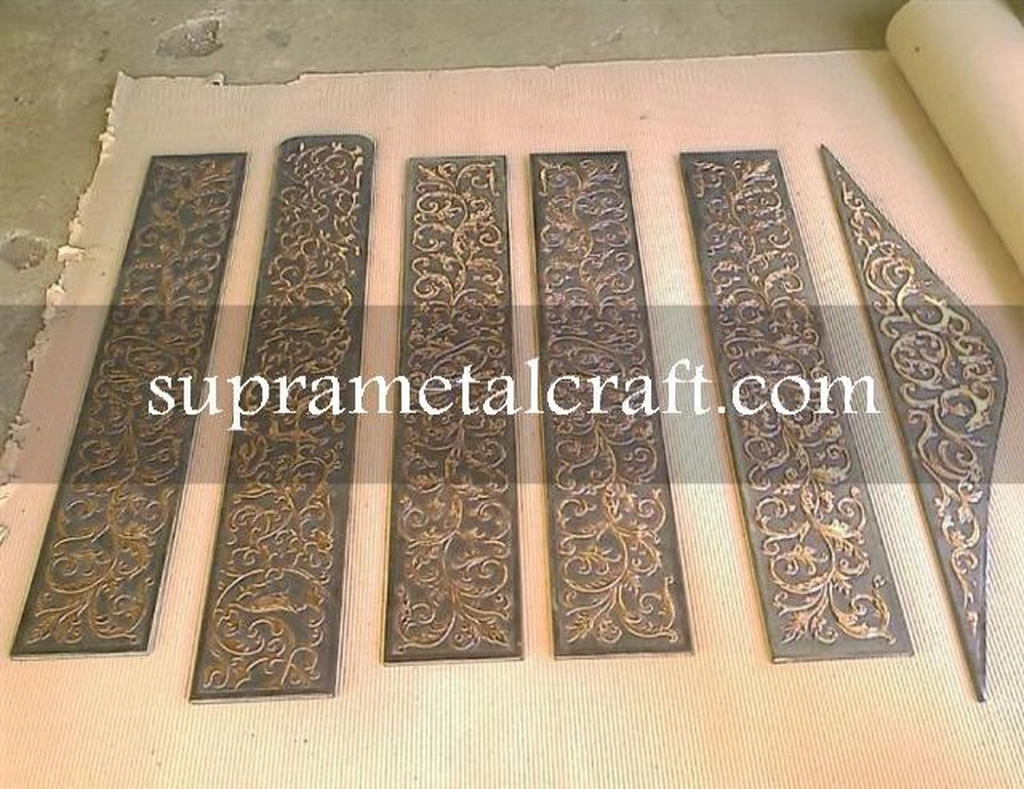 Relief Bunga pada Pintu-113